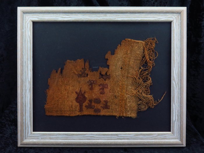 Koptisch versierd Linnen fragment in lijst - 20×16.5×0.4 cm - (1)