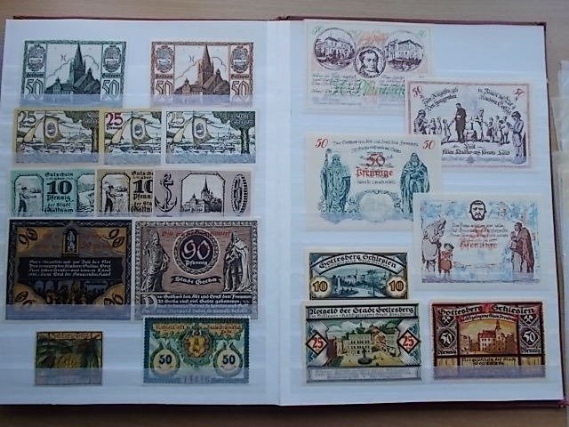 Germany - 218 Noodgeldbiljetten in album - Veel series 1920's