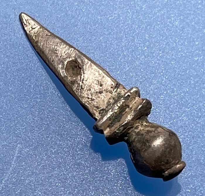 Antigua Roma Plata Amuleto de Gladiador con forma de Gladius (espada corta) que se utiliza normalmente en los juegos de