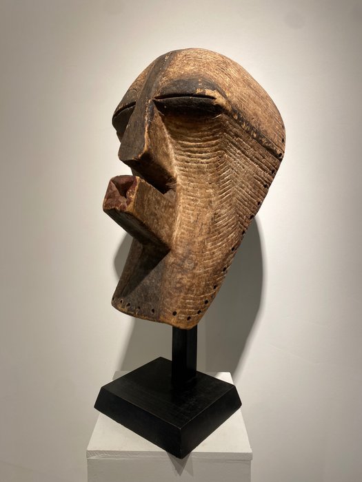 Mask (1) - Metal, Wood, pigment - Songye - Belgian Congo 