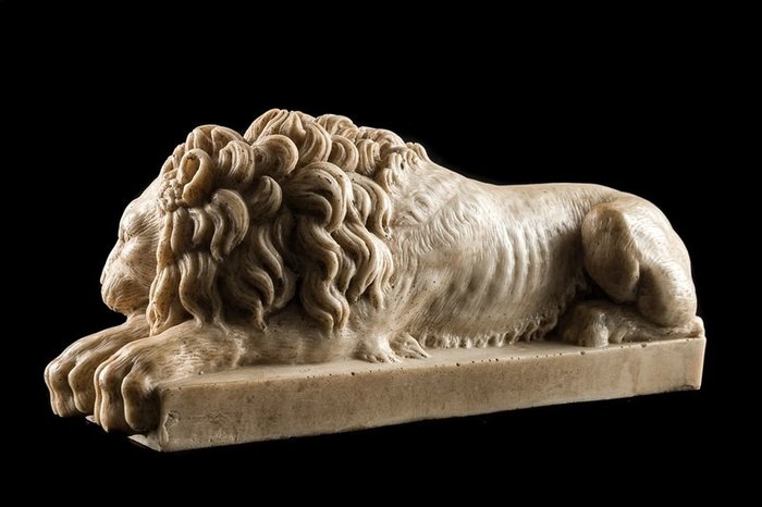 Image 3 of Sculpture, Pair of lions, the "sleeper" and the "watchman" - Marble dust - 21st century