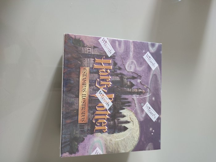 Wizards of The Coast - Harry Potter, Pokémon - Booster Box Display Harry Potter set de base ( portugais) - 2001