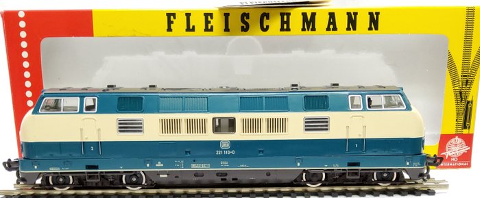 Fleischmann H0 - 4236 - Diesellokomotive - BR 221 mit fahrtrichtungs wechselnde Stirnbeleuchtung und Lokführer - DB