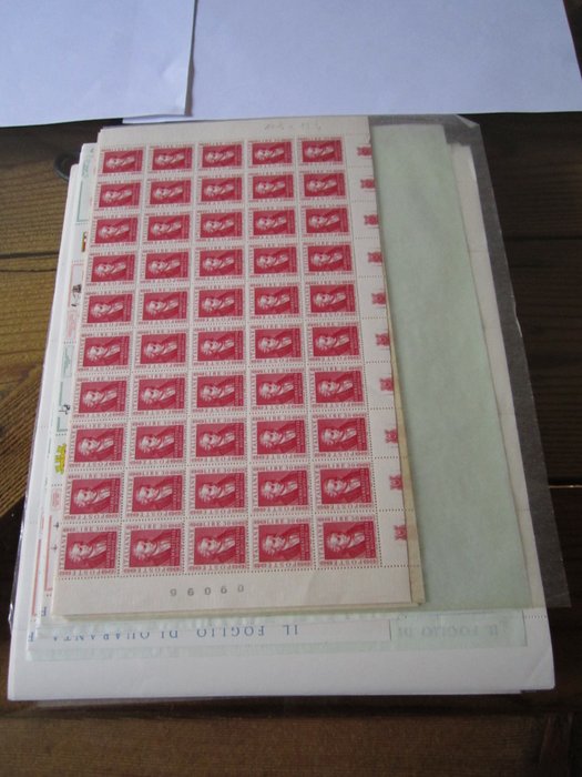 Italian Republic 1964/1997 - Lot of stamps of the period in sheets or blocks