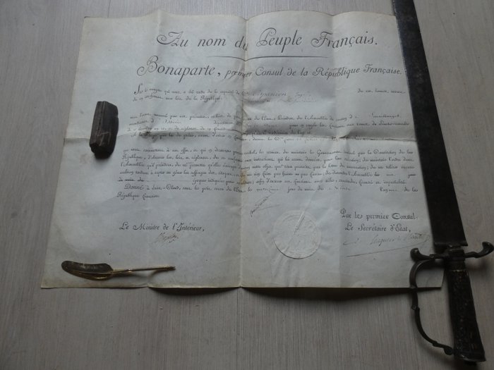 [Napoléon Bonaparte] - Document signé Bonaparte [secrétaire] et co-signé par Hugues Maret & Chaptal - 1802