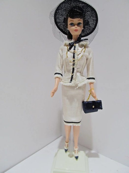 Chanel inspired "Spring in Tokyo" collector barbie  - Barbie-docka