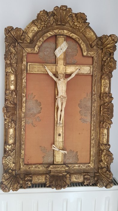 Crucifix - Ivoor - Midden 18e eeuw