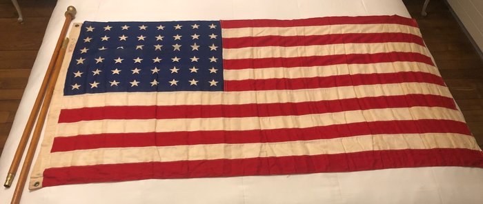 EE. UU. - Bandera de 48 estrellas con poste y caja