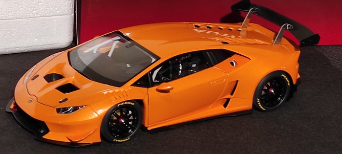 Autoart - 1:18 - Lamborghini Huracan LP620-2 Super Tropheo. 2016