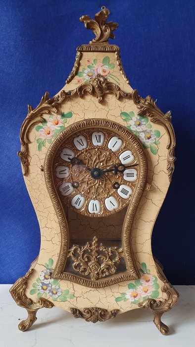 Orologio da tavolo - In legno dipinto con motivi floreali e rifiniture in ottone bronzato - Prima metà del 20° secolo