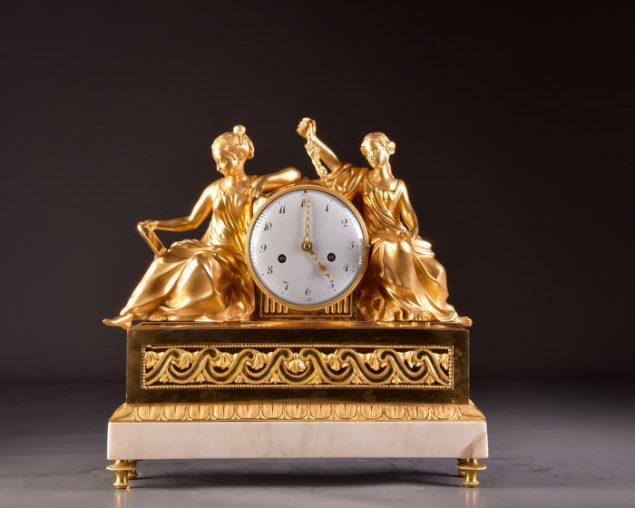 Impressionante orologio da mensola Luigi XVI, con doppie figure femminili - Bronzo dorato, Marmo - Fine XVII secolo