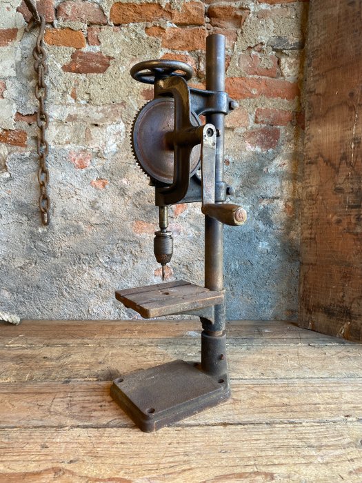 Krumtapboring på søjle fra begyndelsen af 1900-tallet - Jern (støbt/smeltet)