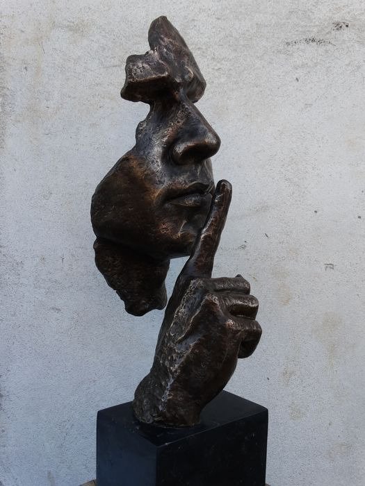 Salvador Dali - Bronsgieterij - De Stilte bronzen beeld (1) - Modern - Brons, Marmer