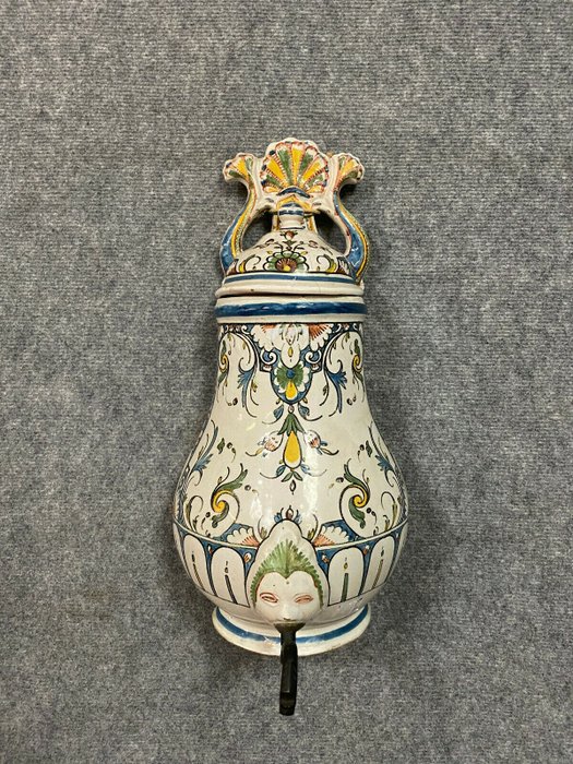 Rouen 19° secolo: corpo fontana in ceramica con decori dipinti a mano - Ceramica
