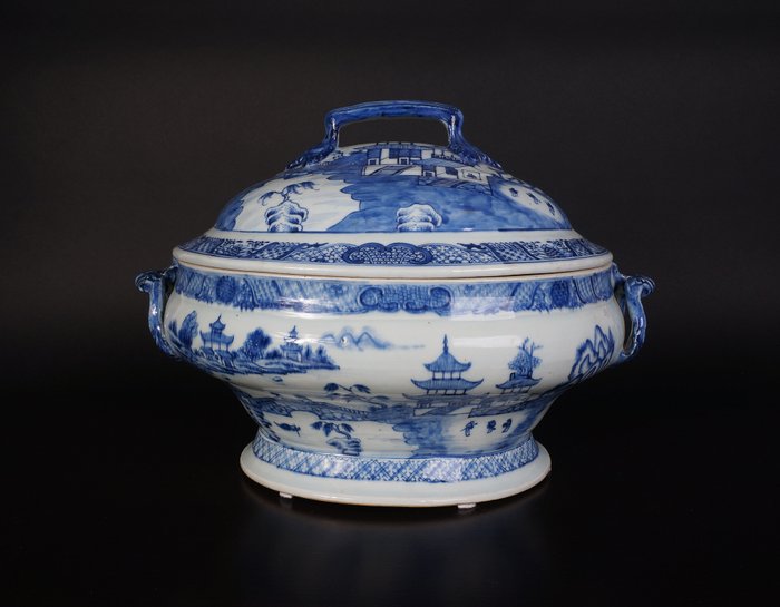 Antica zuppiera cinese blu e bianca, periodo Qianlong (1) - Blu e bianco - Porcellana - Cina - XVIII secolo