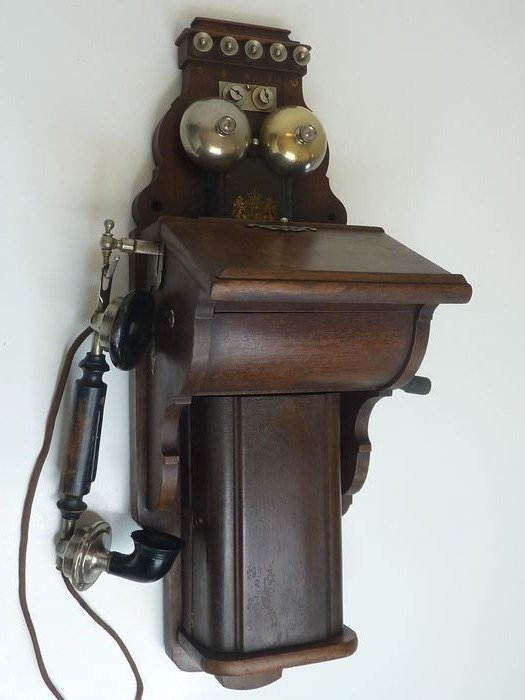 L. M. Ericsson Company Stockholm - Teléfono de pared antiguo, 1913 - madera (roble) y cobre / níquel