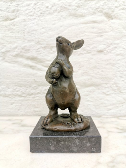 Statuette - Rabbit with egg - Bronze