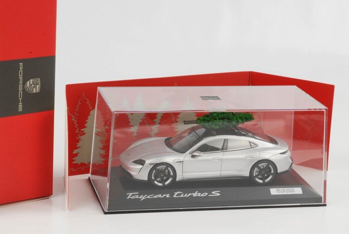 MiniChamps - 1:43 - Porsche Taycan Turbo S 'Christmas Edition' - Édition limitée de 2 020 pièces. (numéroté individuellement)
