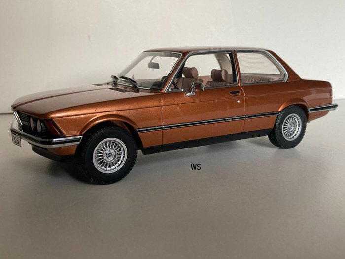 MiniChamps - 1:18 - BMW 323i e21 - Rzadkość BMW 3232i e21 Bardzo rzadko i rzadko. Długo wyprzedane. Świetny pojazd.