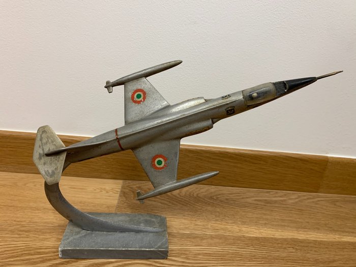Modelo de escala, modelo de aeronave starfighter F 104 em escala 1:50 de alumínio - Alumínio