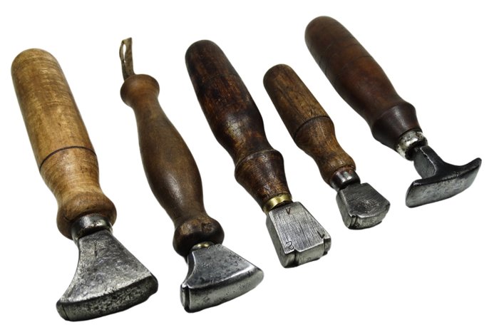 Colección de antiguas herramientas de zapatero Zapatero con marcas (5) - Art Déco - Hierro y Madera