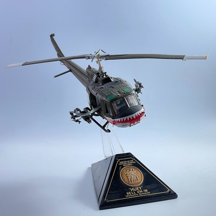 Franklin Mint - Hélicoptère Vietnam - 1:48 - HUEY BELL UH-1B - Métal, Bois