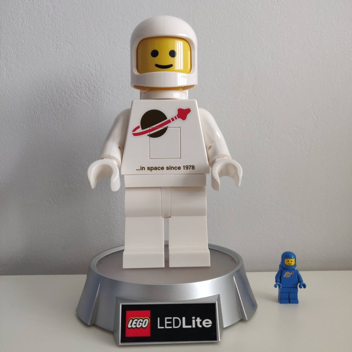 LEGO - White Spaceman - Big Minifigure - Lampe torche et veilleuse - NIB -  Catawiki