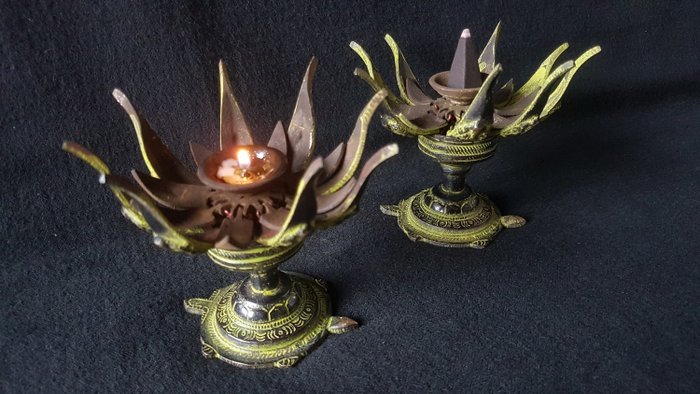 Luz do Santuário / Queimador de Insência de Folha de Lótus (2) - Cobre - Copper Lotus Leaf / Puja lamp - Nepal - Século XXI