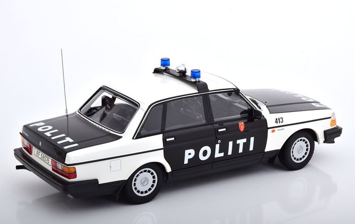 Image 3 of MiniChamps - 1:18 - Volvo 240 GL Politi Norway 2 1986 - Limited 300 pcs. - Color black/white