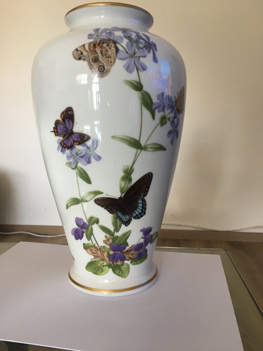 John Wilkinson - Franklin porcelain - Vase, The Meadowland butterfly vase - Porcelaine
