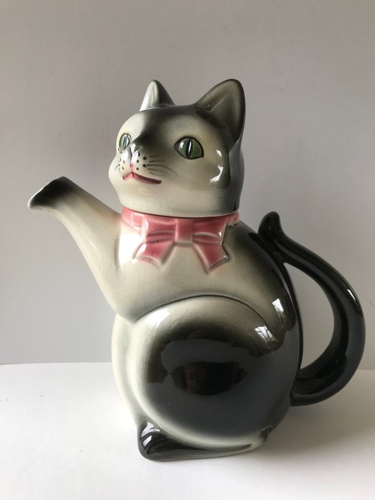 Preview of the first image of Cortendorf - Teapot in the shape of a cat.