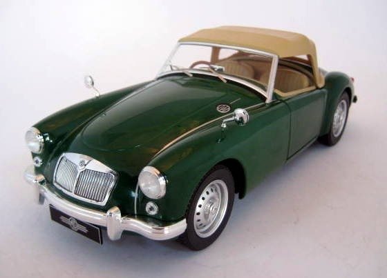 Triple 9 - 1:18 - MGA MKI Twin Cam Closed 1959 British Racing Green - Mint Boxed - Limited Edition