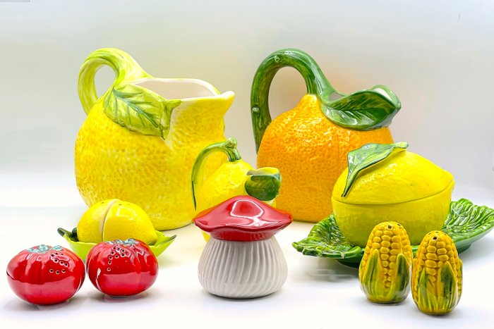 Nove di Bassano - 11个蔬菜和水果形状的Nove di Bassano陶瓷水罐；碗盐和胡椒罐 (11) - 陶瓷