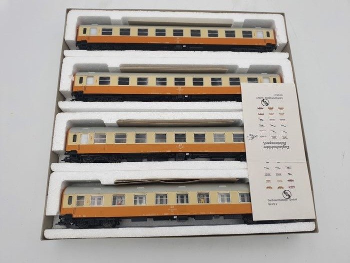 Sachsenmodelle H0 - 14006 - Passenger carriage set - With lighting - DR (DDR)