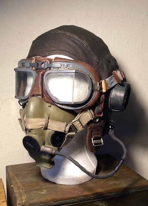 Reino Unido - Royal-Air-Force, Post-WW2: Gafas de piloto RAF MK VIII, Casco de piloto tipo C, Oxígeno - RAF posterior a la Segunda Guerra Mundial. 1x casco de aviador tipo C, 1x máscara de oxígeno y 1x