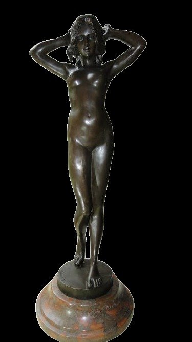 Pitta Luga - Skulptur, Stehender weiblicher Akt