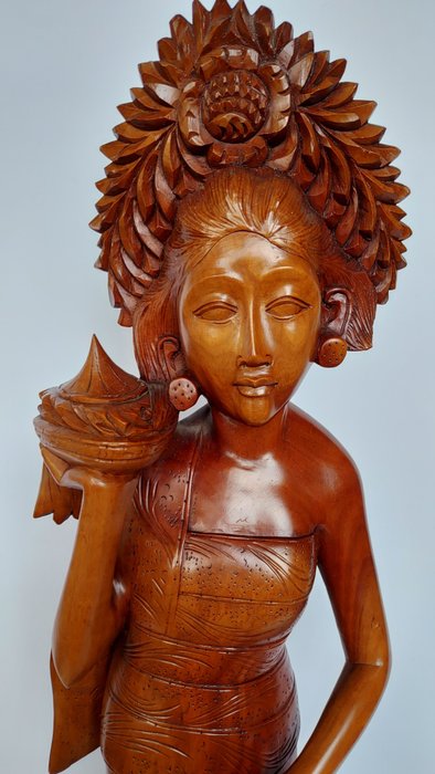 lenen Scheiding Ambitieus Groot houten beeld van stijlvolle jonge vrouw - 60 cm (1) - Hout - Bali,  Indonesië - Veilingagenda