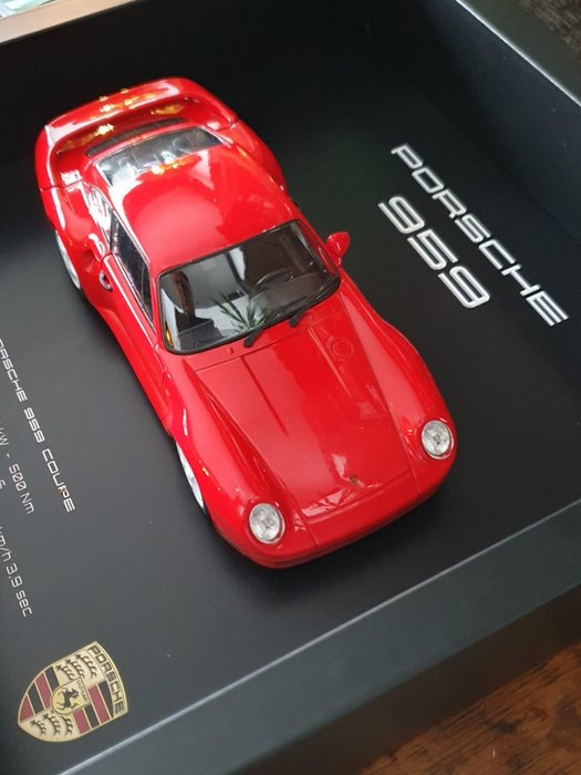 Élément décoratif - 3D Framed Porsche 959 - Wheels in Frame