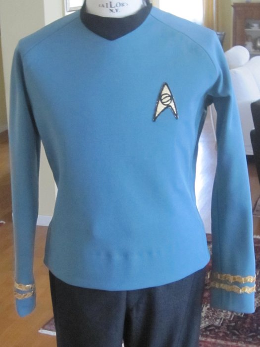 Star Trek - The Original Series (1966-1969) - Classic TV - Made for TV Series, "Mr. Spock" (Leonard Nimoy) Starfleet Costume - DesiLu Productions / Paramount Pictures - Accessoire de film, see images and description