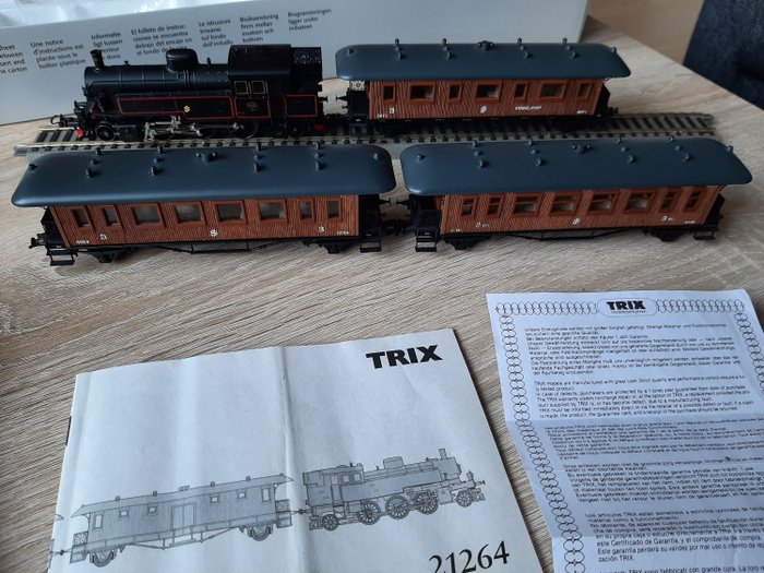Trix H0 - 21264 - Train set - Historical passenger train with a tank locomotive Sa - SJ