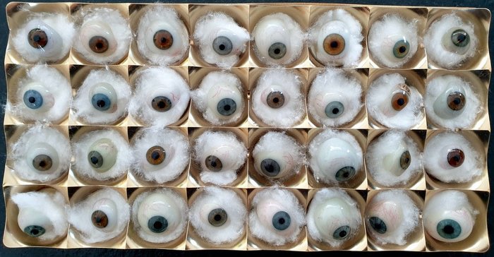 Lotto di 32 protesi oculari, vecchio occhio di vetro (32) - Porcellana, Vetro