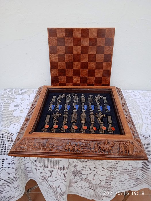 Holy wars - Jeu d'échecs représentant la reconquête de Grenade 1492 - Bronze (doré/argenté/patiné/peint à froid)