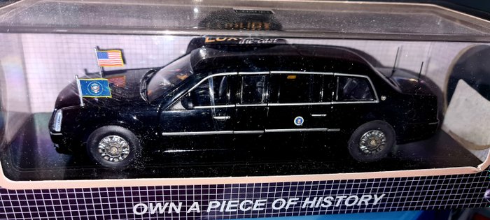 Luxury Collectables 1:43 Made in China Cadillac 2009 Presidential Limousine 
