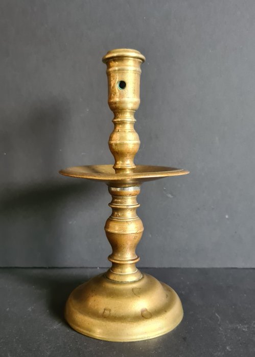 领烛台 - 黄铜 - 17世纪末及以后