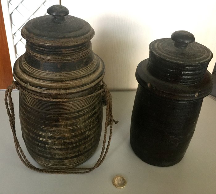 尼泊爾黃油壺 (2) - 硬木 - 2 POTS A BEURRE EN BOIS/ NEPAL/ XIX - 尼泊爾 - 19 世紀末 - 20 世紀初        