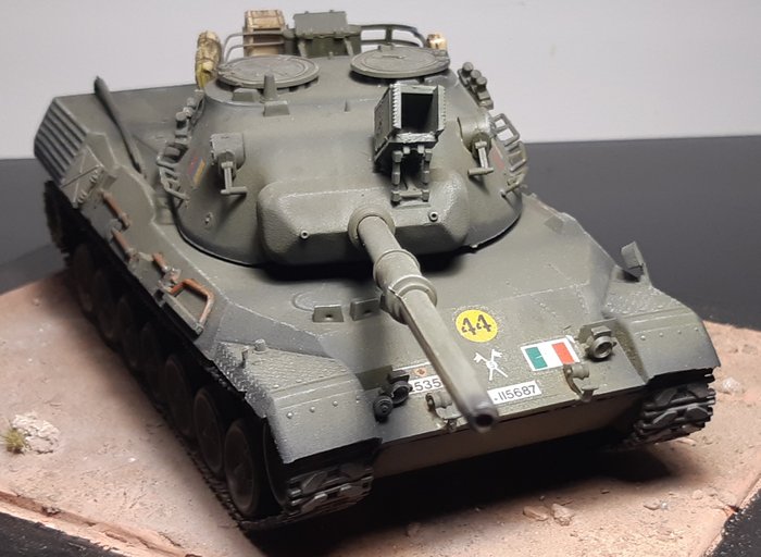 Tamiya - Tanque Diorama Leopard 1 Esercito Italiano - 1960-1969