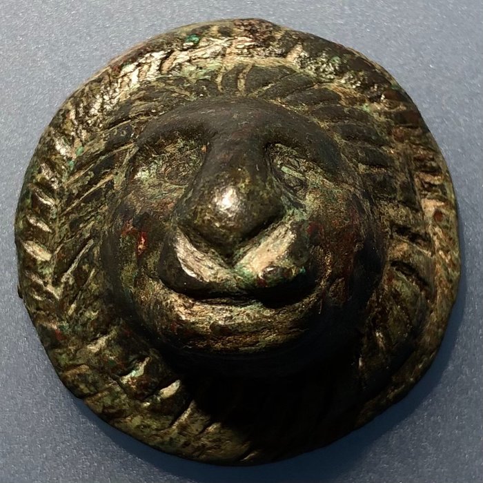 古羅馬 青銅色 帶有程式化獅子頭的軍用 Phalera 是第四軍團弗拉維亞的象徵 - .×.×. cm