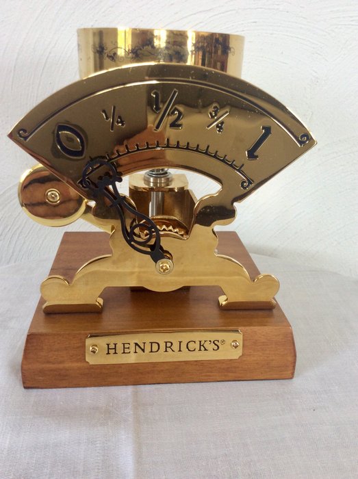 Hendrick’s - 平衡杜松子酒显示 - 木, 钢