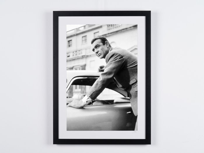 James Bond 007: Goldfinger - Sean Connery - Fotografia, nr 03/50 - 70X50 cm - Serial 15673 - Framed, with numbered COA, Hologram and QR Code