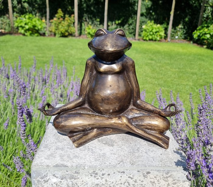 Figurine - A meditating frog - Patinierte Bronze
